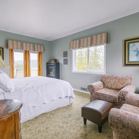 Trumpeter Inn