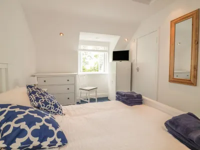 Summer Breezes Hotels in 