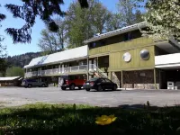 The Hitching Post Motel Hotels in Mount Currie
