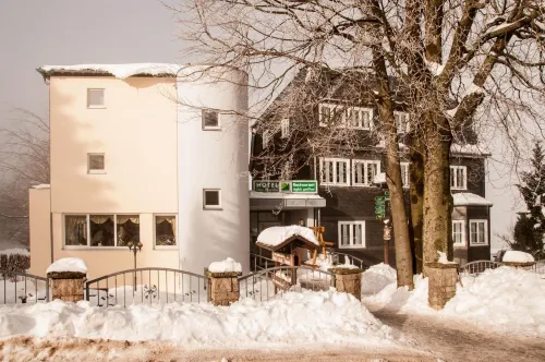 Hotel Haus Oberland Các khách sạn ở Neustadt am Rennsteig