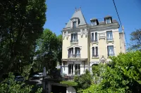 Hôtel Terminus Hotels near Pont Valentré