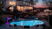 Stone Mountain Manor - Pools