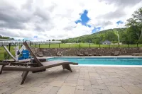 Burke Mountain Hotel - Pools