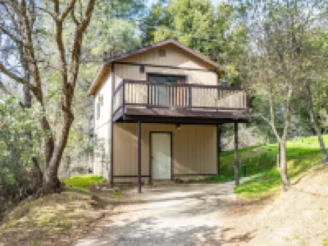 Mountain Trail Lodge and Vacation Rentals Hotels in Oakhurst