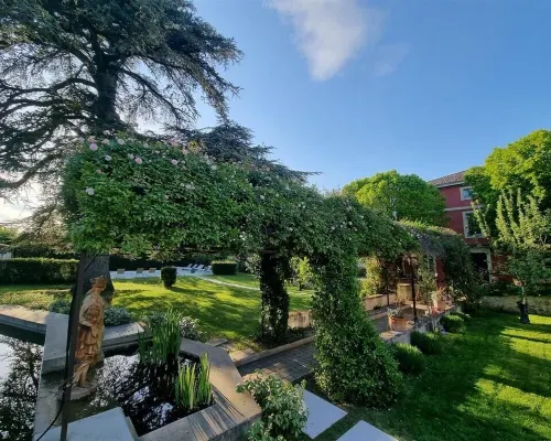 Villa Augusta โรงแรมในโดรม