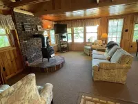 Moosey on Inn Limit 8 Cottage Hotels in Sebago