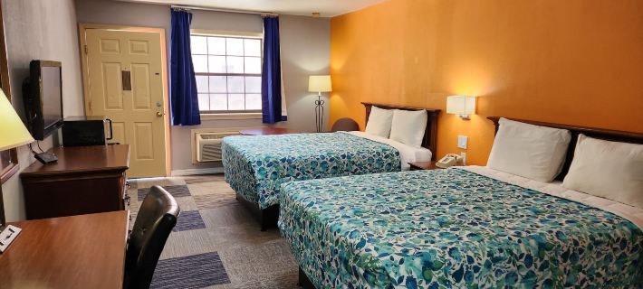 Swiss Village Inn Hotels in Cedar Township