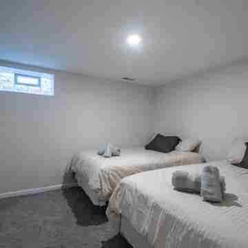 Private Chicago Apartment with Free Street Parking and in Unit Washer Dryer Rooms