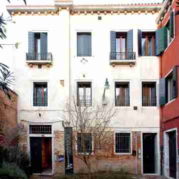 Good Wine Apartments Hotel Exterior