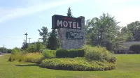 Captain's Quarters Motel Hotels in Ganges Township