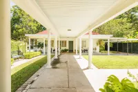 Belle Oaks Inn