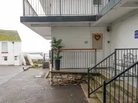 3 Dolphin Court - 3-Star