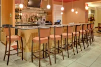 Holiday Inn & Suites BAKERSFIELD by IHG - bar