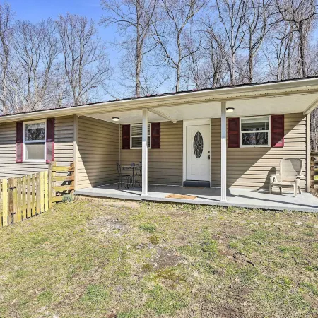 Charming Home with Yard Near Shenandoah River!