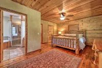 Eureka Springs Area Cabin w/ Deck + 7 Acres! - Kæledyr tilladt