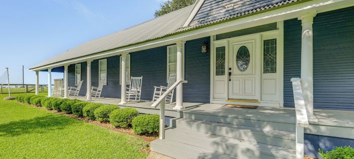 Fire Pit, Pickleball, Pool! Schulenburg Farmhouse Hotels in Fayette County