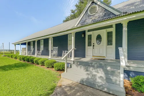 Fire Pit, Pickleball, Pool! Schulenburg Farmhouse - Pet friendly