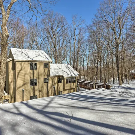 Bright Wintergreen Resort Home; Deck & Grill!