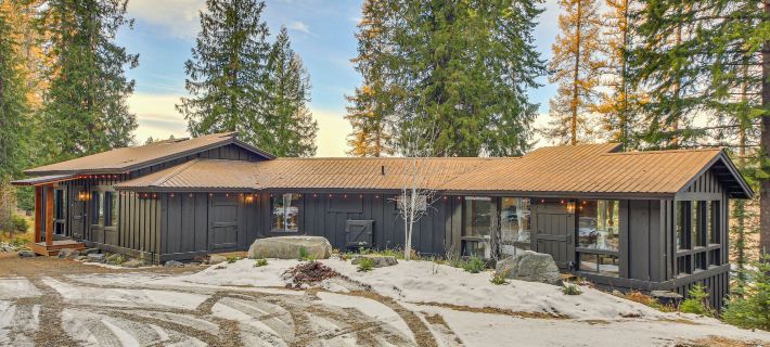 Bonners Ferry Cabin w/ Wraparound Deck & Views! Hotels in Boundary County