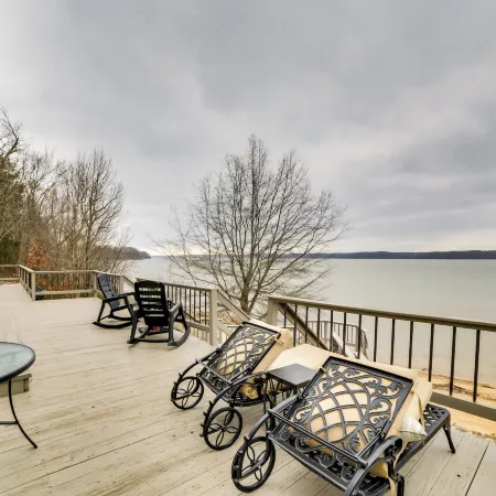 Spacious Lakefront Kentucky Home Rental!