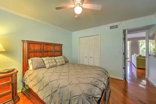 Marco Island Condo w/ Patio: Steps to Beach Access - موقف سيارات
