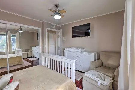 Chic Whittier Oasis Private Pool, Hot Tub and Grill Отели в г. Уиттьер