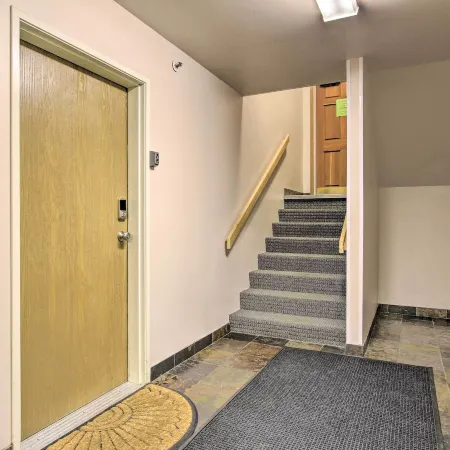 Cozy Montana Condo w/ Walk to Big Sky Resort!
