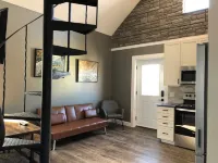 Luxury, top floor suite with free parking space. Walking distance to downtown!