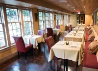 The Red Lion Inn Resort 1704 Hotels in Hull