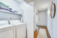 Near Lewisville Lake: Home in The Colony w/ Yard! - 2 stjerner