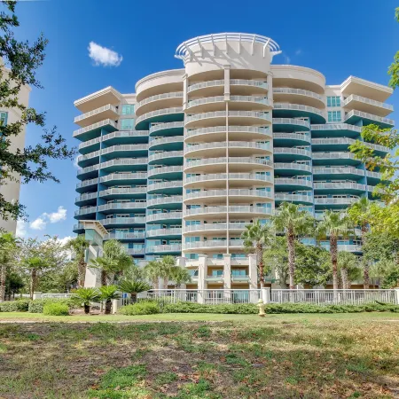 Beachfront Gulfport Vacation Rental w/ Balcony!