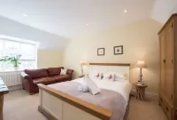 The Lodge at Broadway Hotels in Broadway