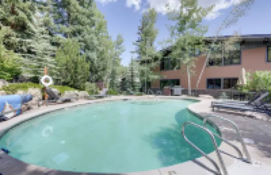 靠近雪道和小徑的Snowmass村莊精美度假屋