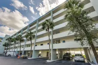 Coastal Marco Island Condo w/ Club Amenities! - parcheggio