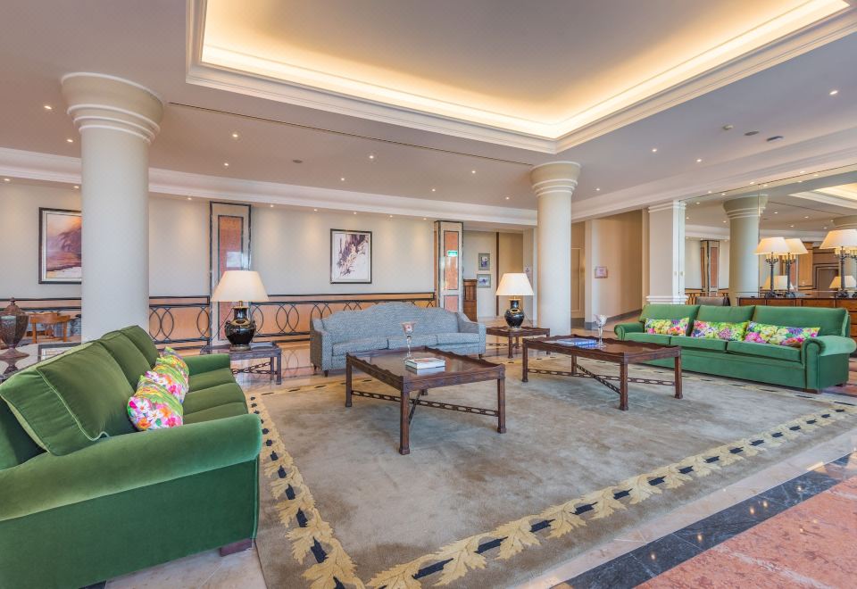 3. 페스타나 로열 ..