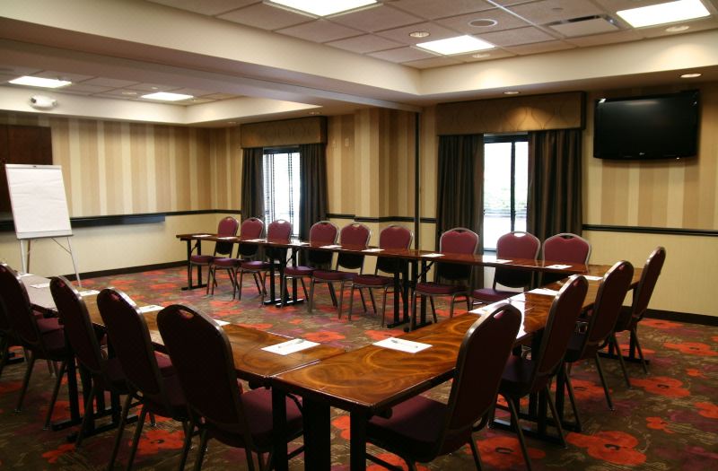 Hampton Inn & Suites Detroit/Airport-Romulus photo 3