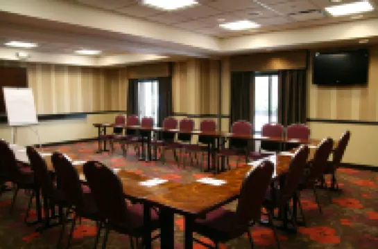 Hampton Inn & Suites Detroit/Airport-Romulus