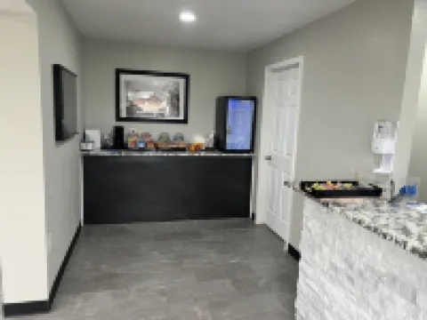 Maple Tree Inn Hotels in Laclede County