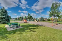 Luxury Prairie Retreat 5 Min from Madison!