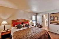 Bend Condo w/ Deck, Resort-Style Amenities & Views - Homestays