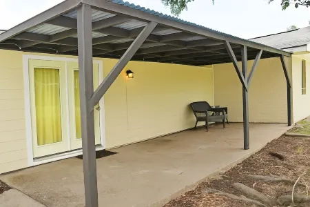 The Fun House! with Master Suite and open common areas 4BR/2BA