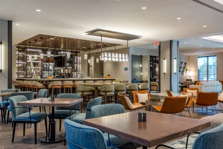 Cambria Hotel New Haven University Area Отели рядом с достопримечательностью «Арт-галерея Йельского университета»