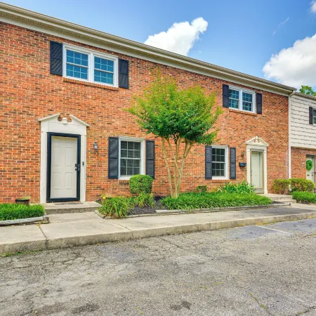 2 Mi to High Point University: Townhome w/ Patio