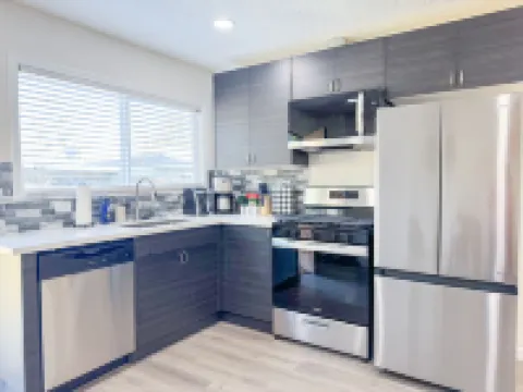 Walk to Google 3BR Home Yard & Kitchen