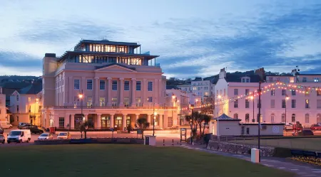 Beachfront Penthouse Apartment with Wrap-Around Balconies and Panoramic Sea Views