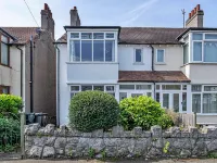 Penrhyn Avenue Hotels near Harlequin Puppet Theatre
