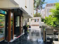 LAVİN Garden Hotel