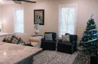 Blue Nest: Your Modern Downtown Perch - Downtown BG