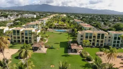 Aquatika Caribbean Breeze / Resort style amenities with Beach Access and 5 Pools