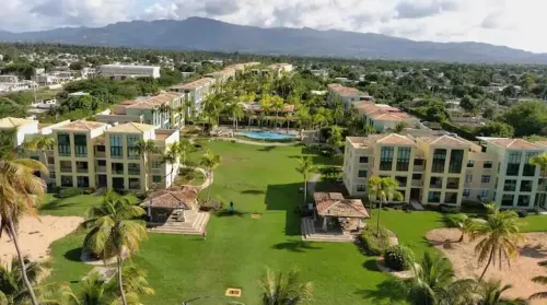 Aquatika Caribbean Breeze / Resort style amenities with Beach Access and 5 Pools